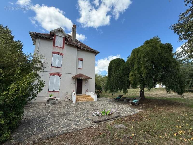 Maison à CUZION