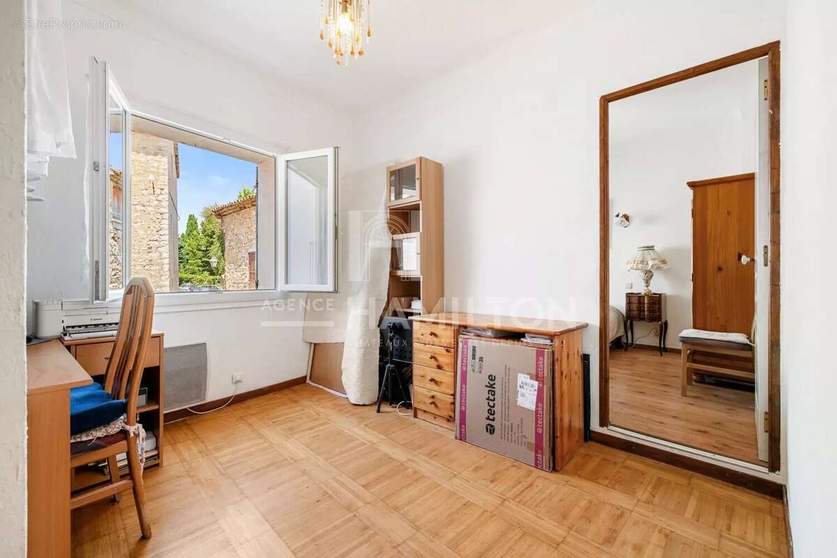 Appartement à CHATEAUNEUF-GRASSE