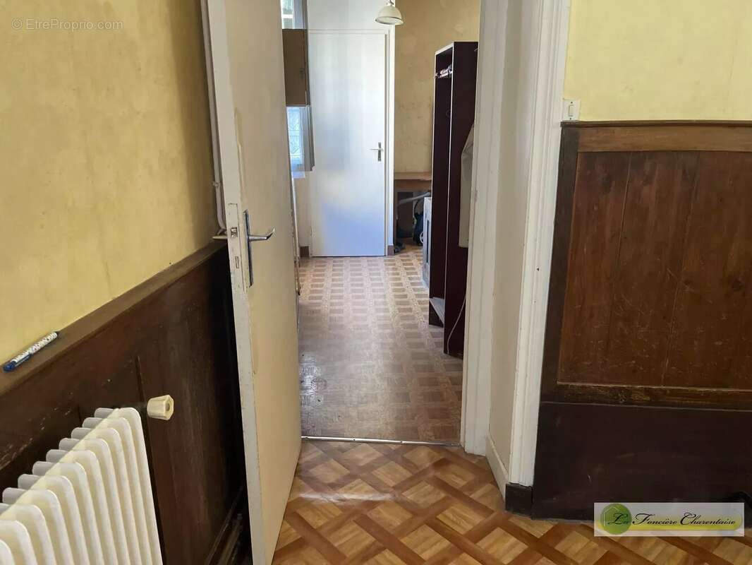 Appartement à Aigre  - photo 11