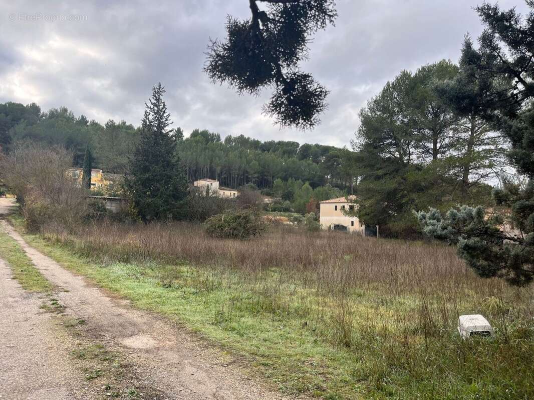 Terrain à VENTABREN