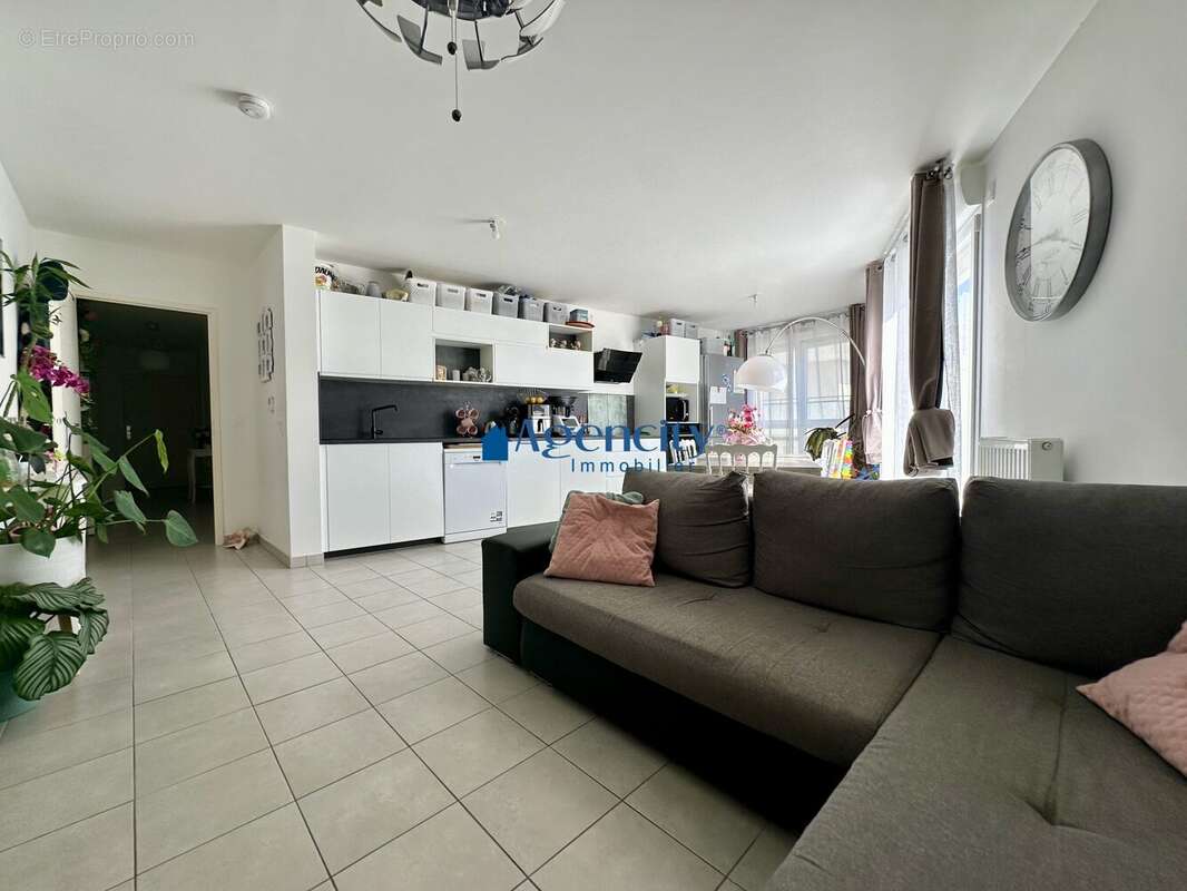 Appartement à SAINT-THIBAULT-DES-VIGNES