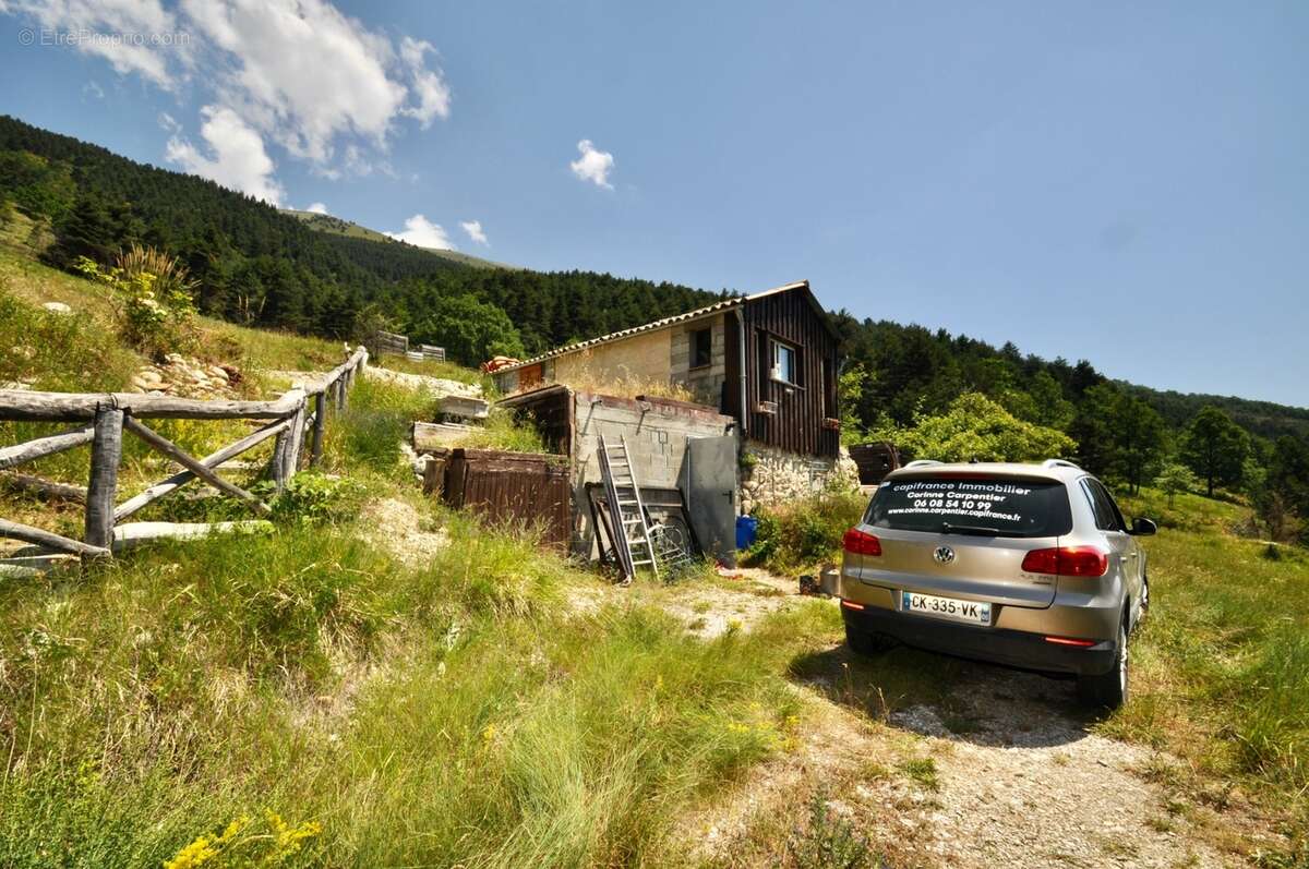 Dpt Alpes de Haute Provence (04), à vendre Proche ENTREVAUX Maison atypique sur 4 hectares, Vue panoramique - photo 6