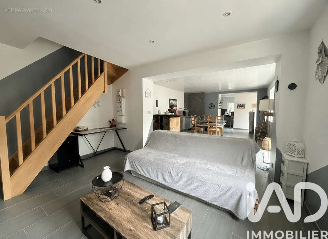 Maison 89 m² à Monneville  - photo 4