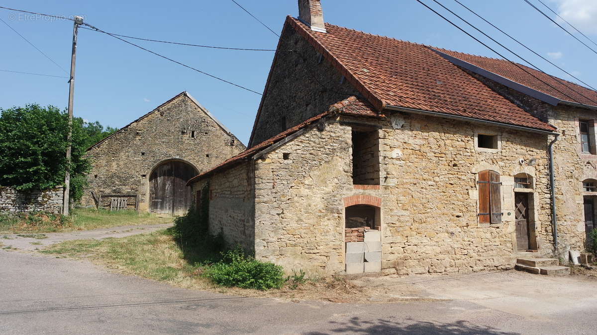 Maison à rénover 120 m² - photo 2