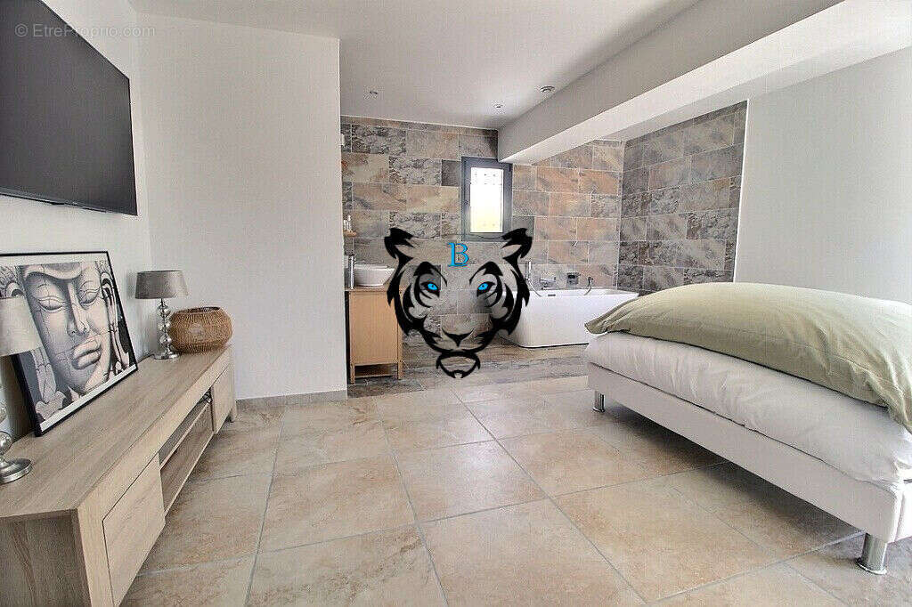 Superbe Duplex Sainte Maxime 5 pièce(s) 139 m2 avec garage et box ouvert - photo 6