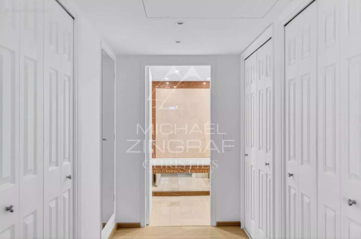 Appartement à SAINT-LAURENT-DU-VAR