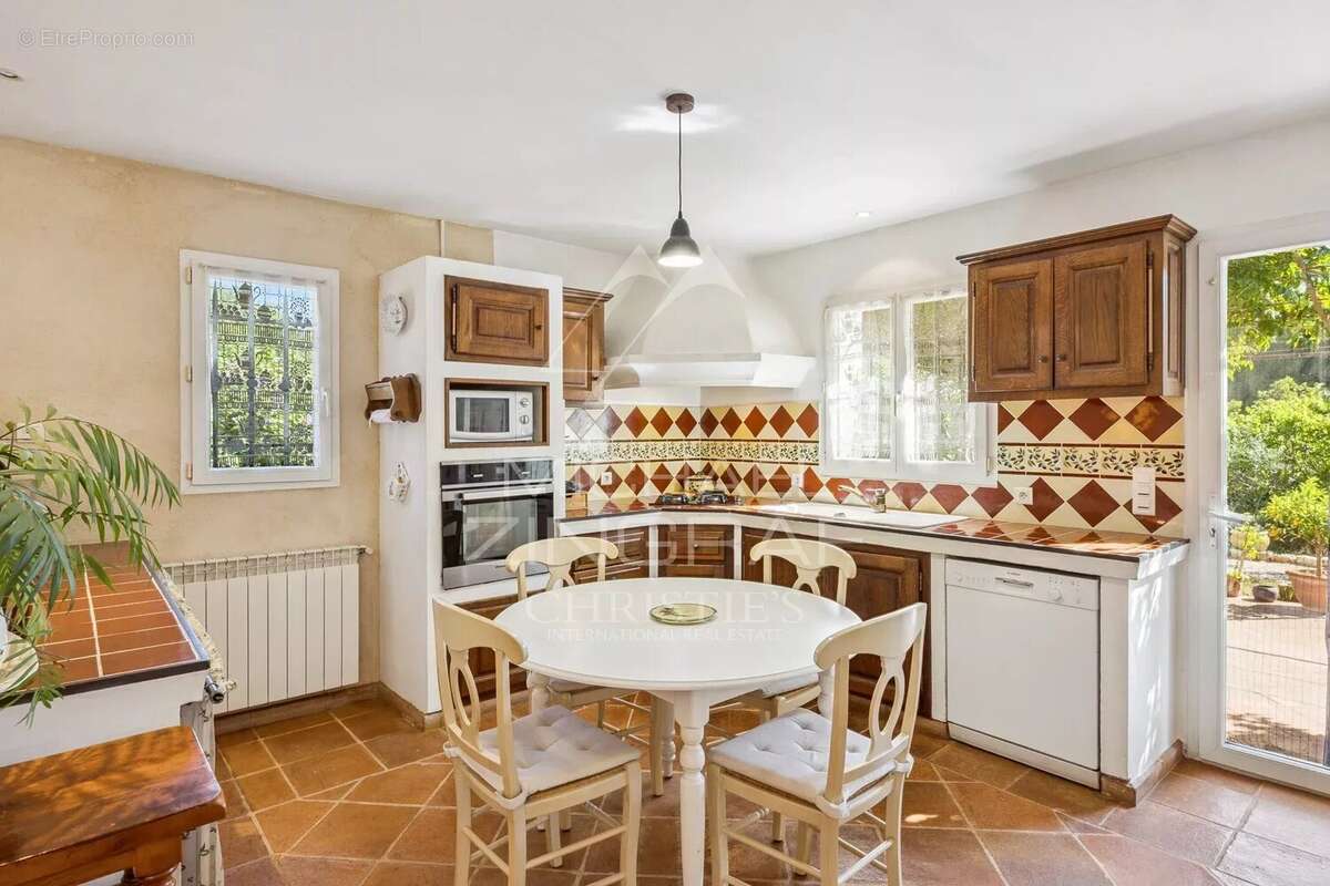 Maison à SAINT-CEZAIRE-SUR-SIAGNE