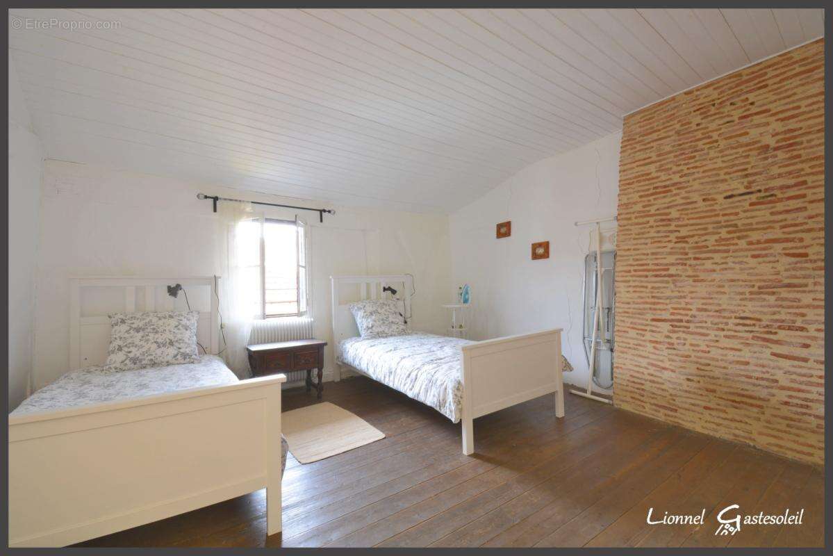 Maison à vendre 3/4 chambres à colombages au cœur de la bastide, idéale pour vivre ou investir à deux pas de la Dordogne à SAINT - photo 13