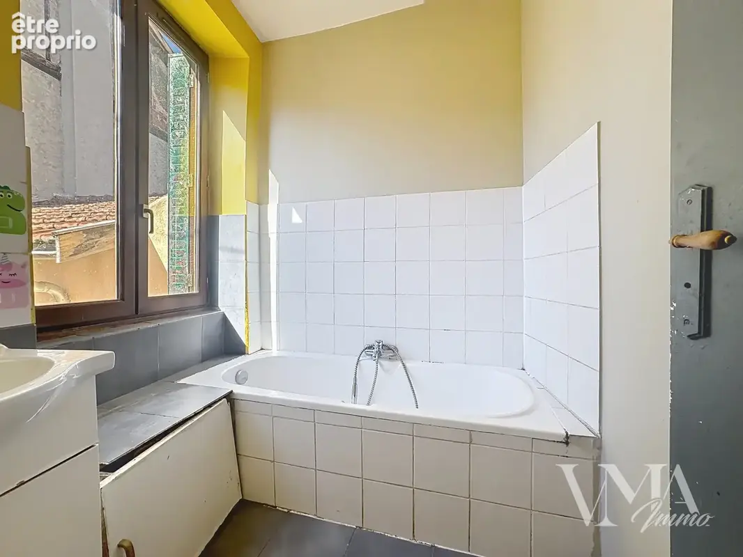 L'Arbresle, rue Pierre Brossolette : maison de village à rénover de 96,81 m2, 3 chambres, vendue libre - photo 5