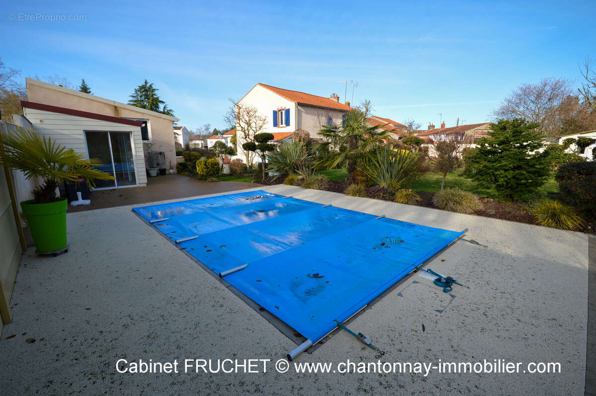 CHANTONNAY - Jolie maison en centre ville - photo 2