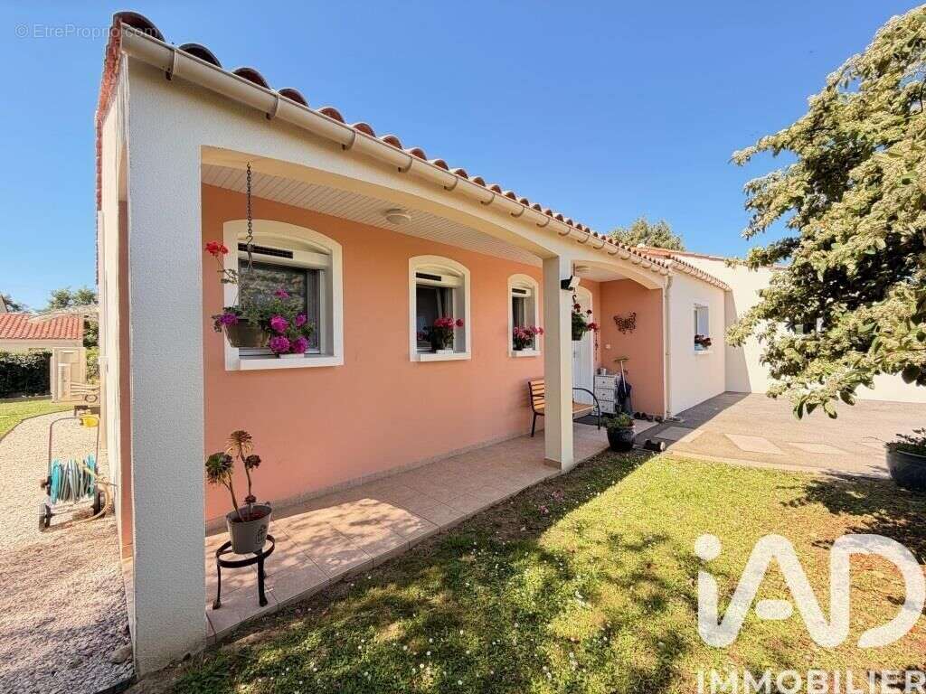 Maison 115 m² à Saint-Hilaire-La-Foret  - photo 6