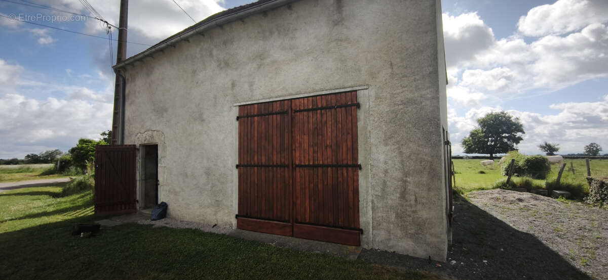 Maison de campagne avec dépendances et terrain de 1 240 m2   Target (03140) - photo 3