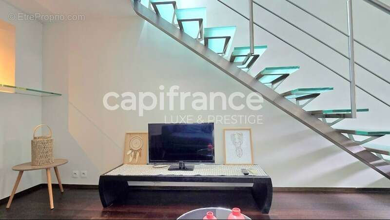 Appartement à PARIS-8E
