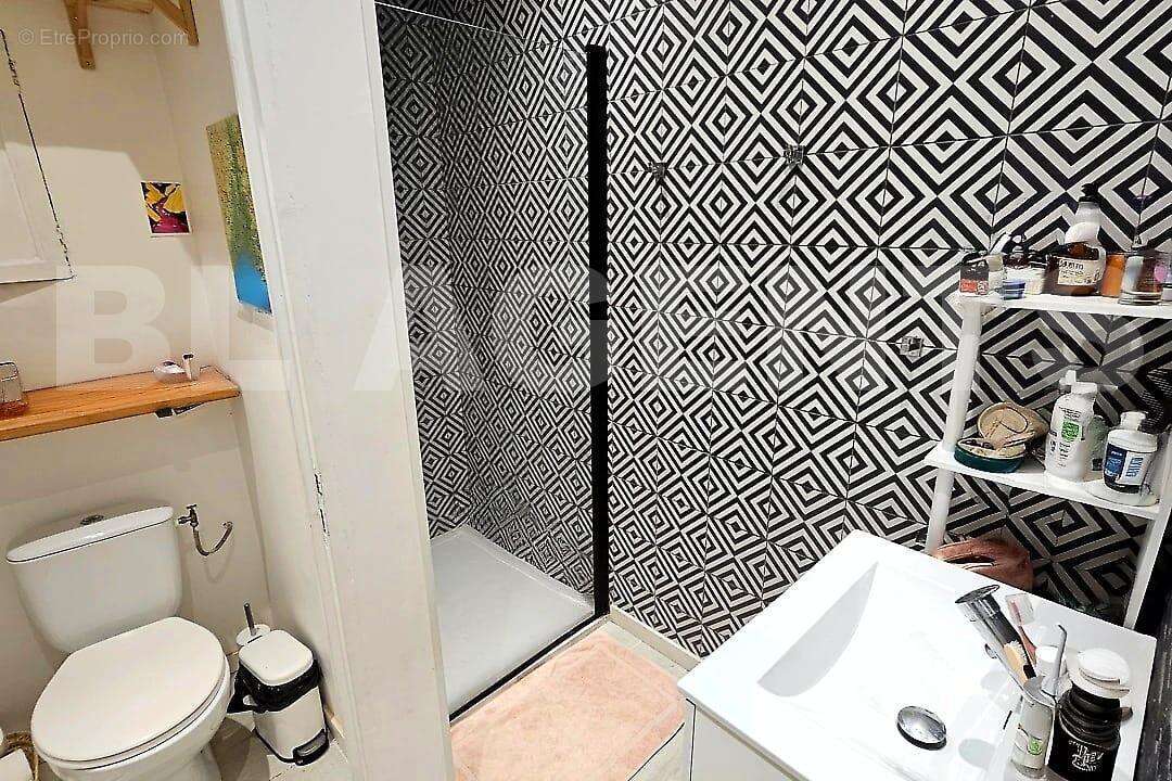 IMG-20251007-WA0008 - Appartement à MARSEILLE-6E