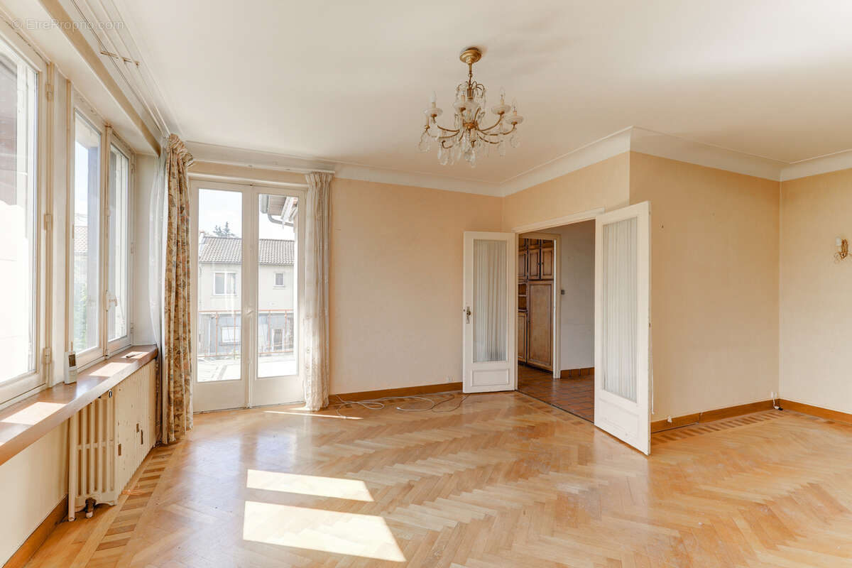 Maison à PERIGNAT-LES-SARLIEVE
