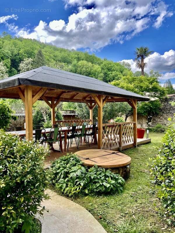 Maison à MAUZAC-ET-GRAND-CASTANG