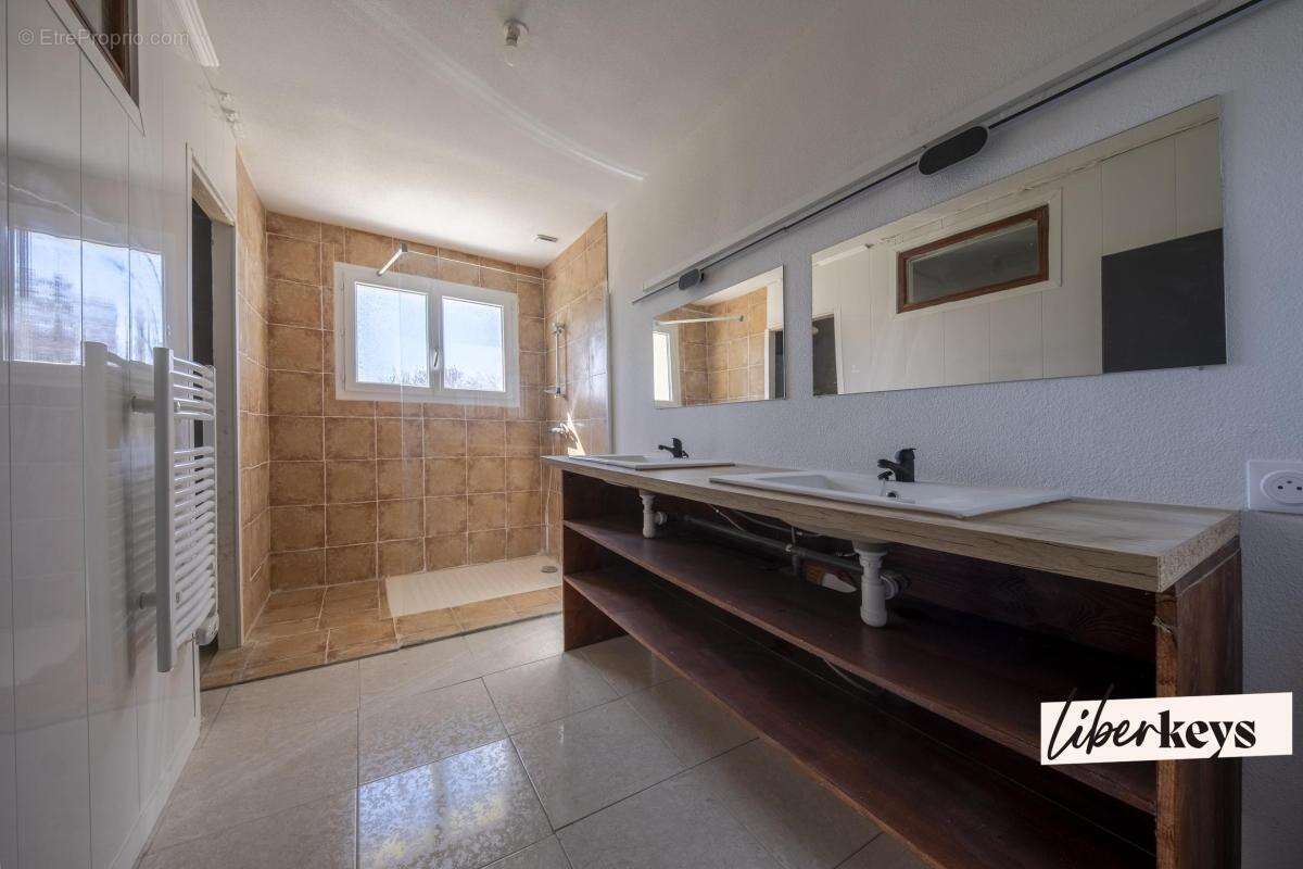 Maison à SAINT-CLAR-DE-RIVIERE