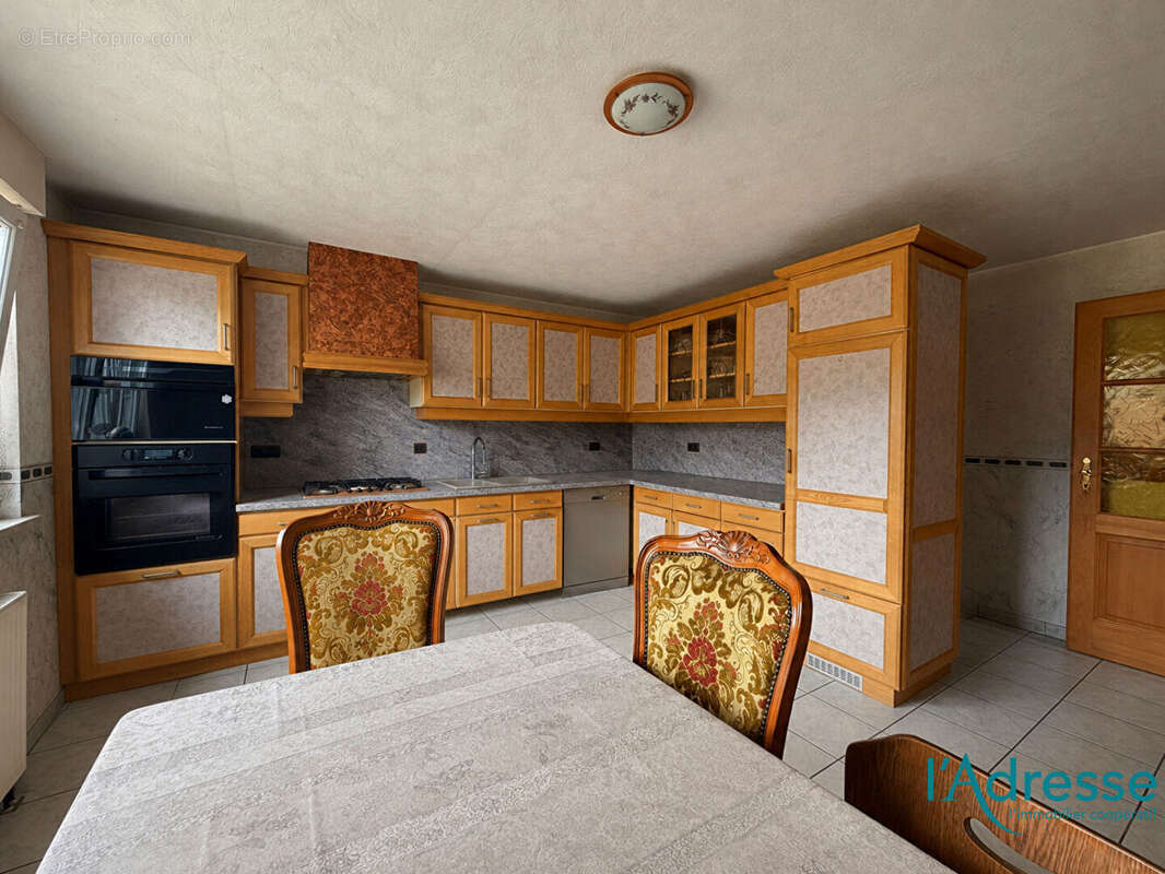 Maison familiale - 6 pièces - environ 733m² de terrain - photo 4
