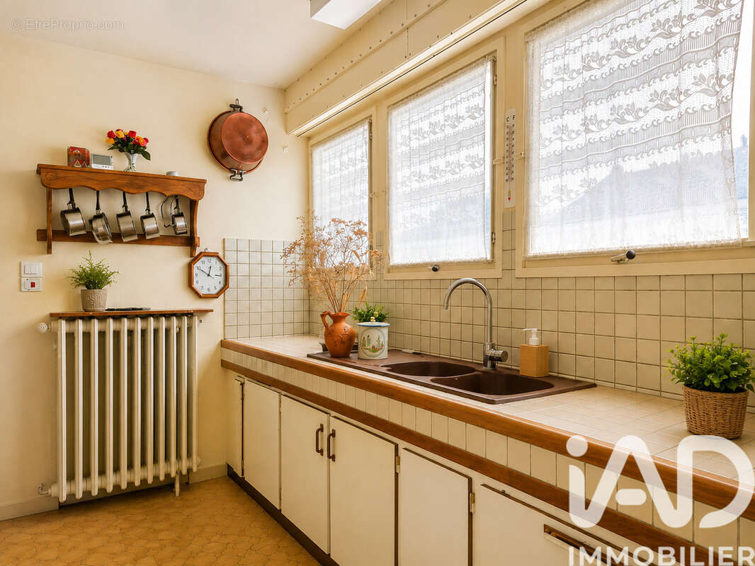 Maison 140 m² à Villedieu-Les-Poeles  - photo 9