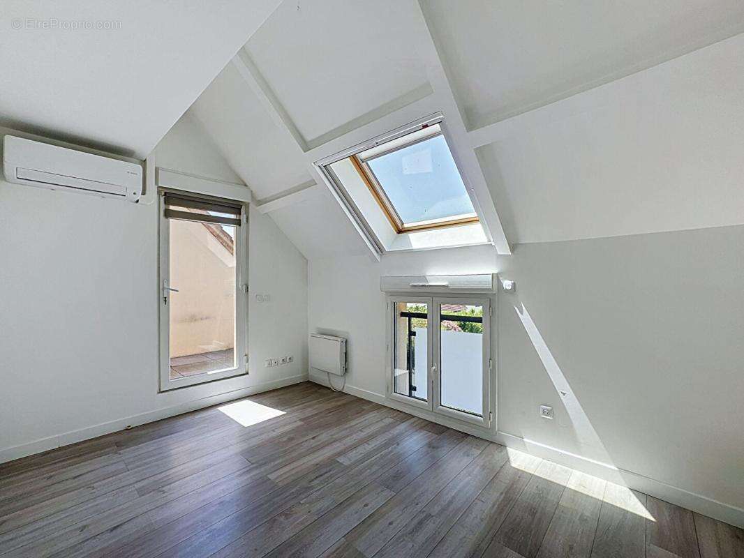 Appartement à CHILLY-MAZARIN