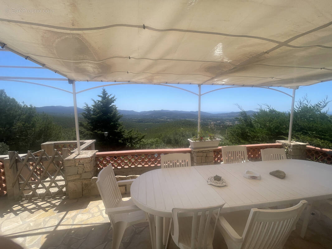 Maison à LE CASTELLET