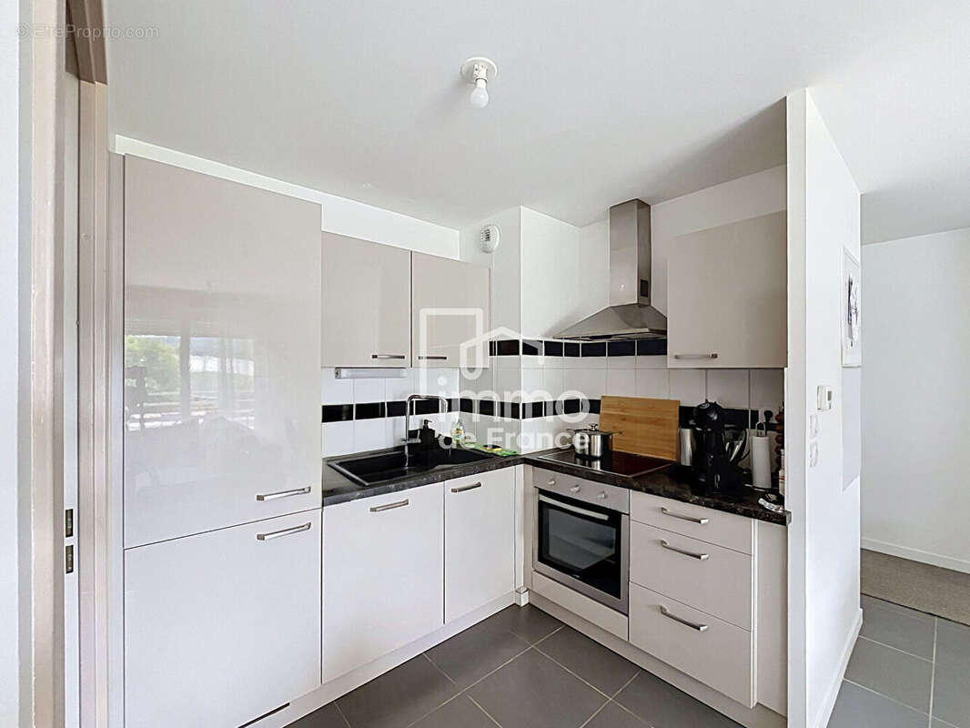 Appartement Chevrier T3 de 67 m2 avec terrasse vue nature et trois parkings. - photo 5