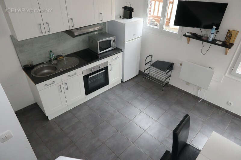 Petite maison   2 chambres   avec cour - photo 2