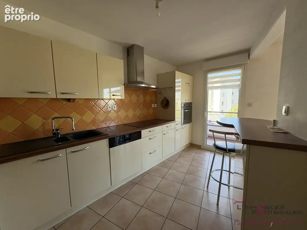 Pontarlier - les epinettes : appartement de type 3 avec ascenseur, terrasse, cave, box en sous-sol et parking - photo 7