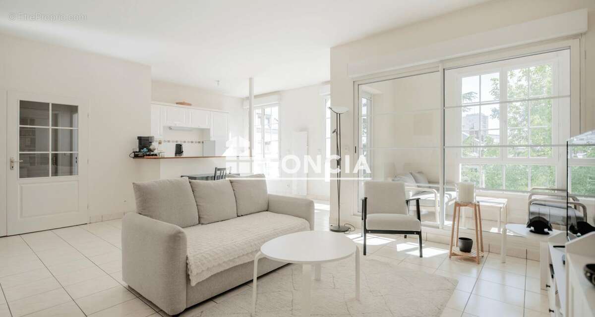 Rare f3 residence parc ladureau avec loggia et garage dpe c - photo 2