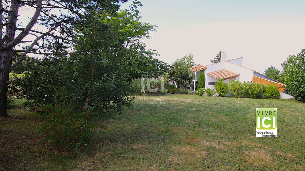 Maison  d'architecte 240 m² - Haute Goulaine 6 pièce(s) PICBM  591 - photo 2