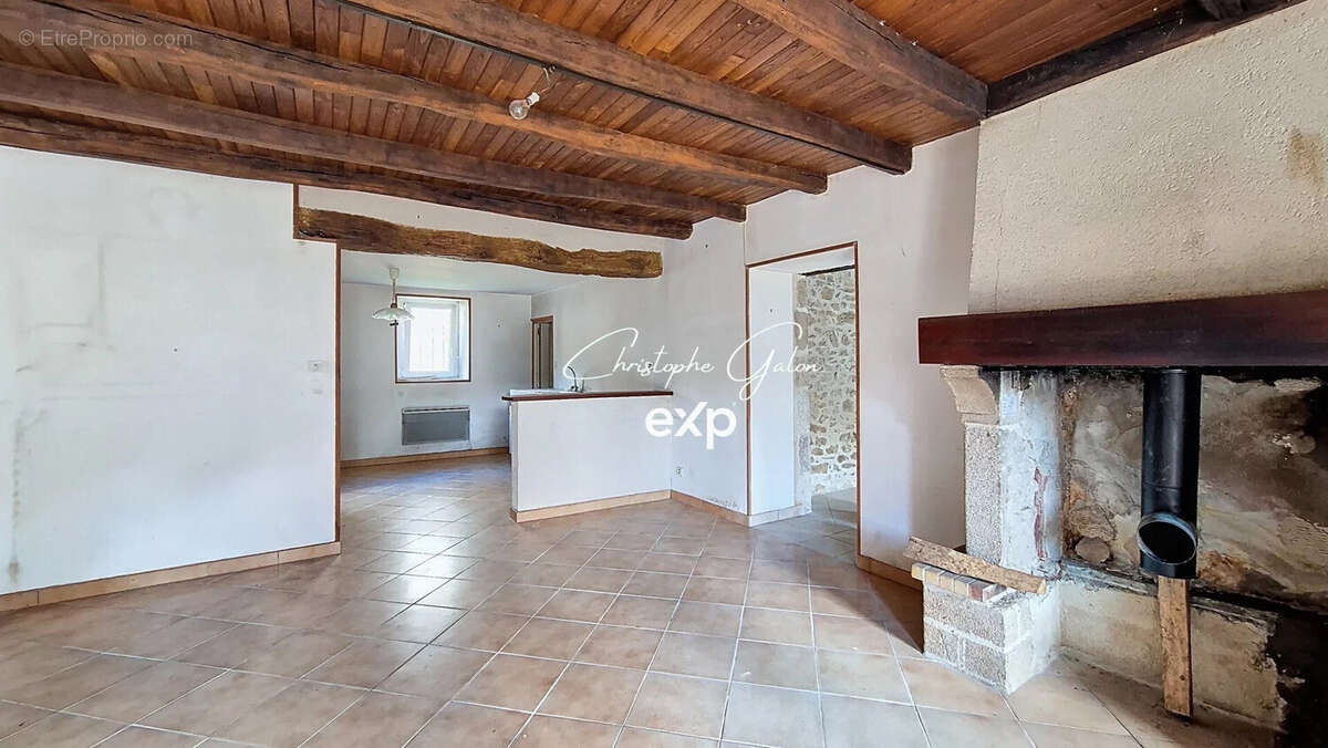 Maison à CHATEAUPONSAC