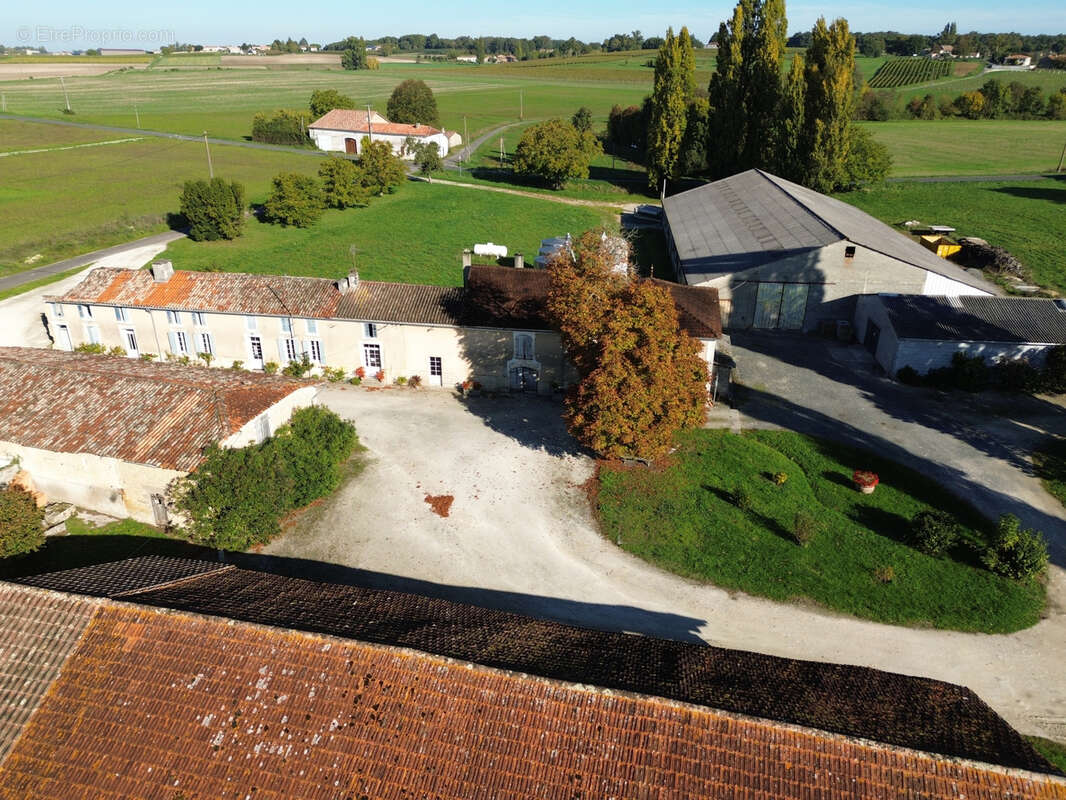 Maison à BAIGNES-SAINTE-RADEGONDE