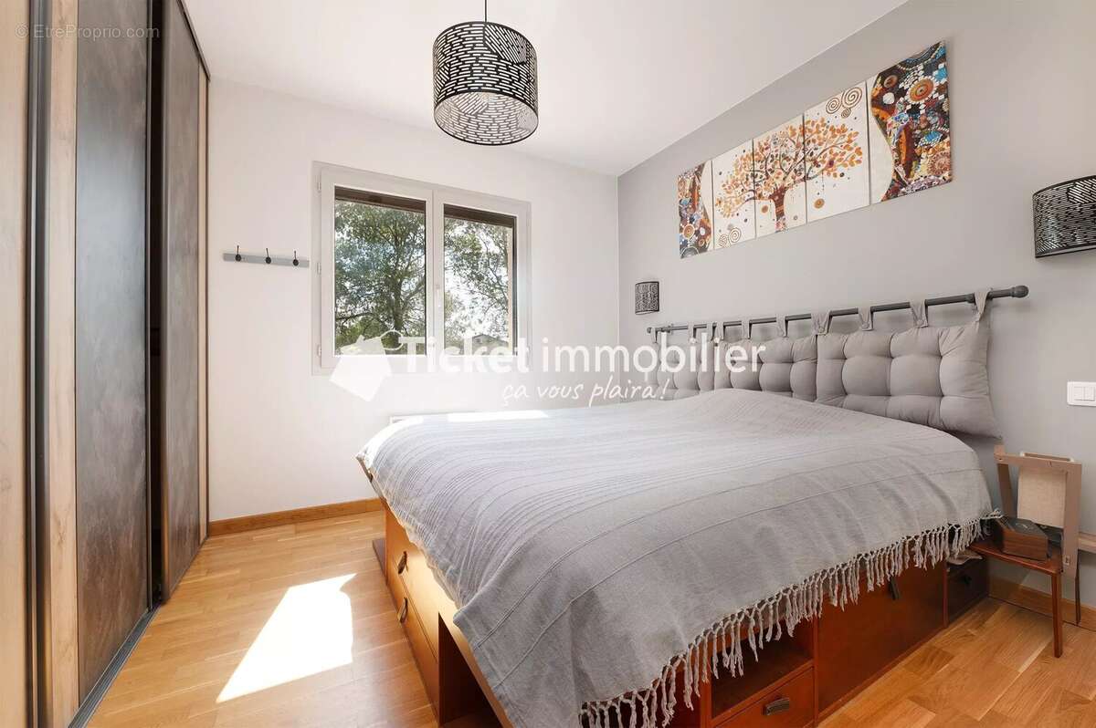 Maison t5 de 160m2, annexe t3 de 60m2, terrain de 3533m2, piscine au sel, climatisation etc ... - photo 12