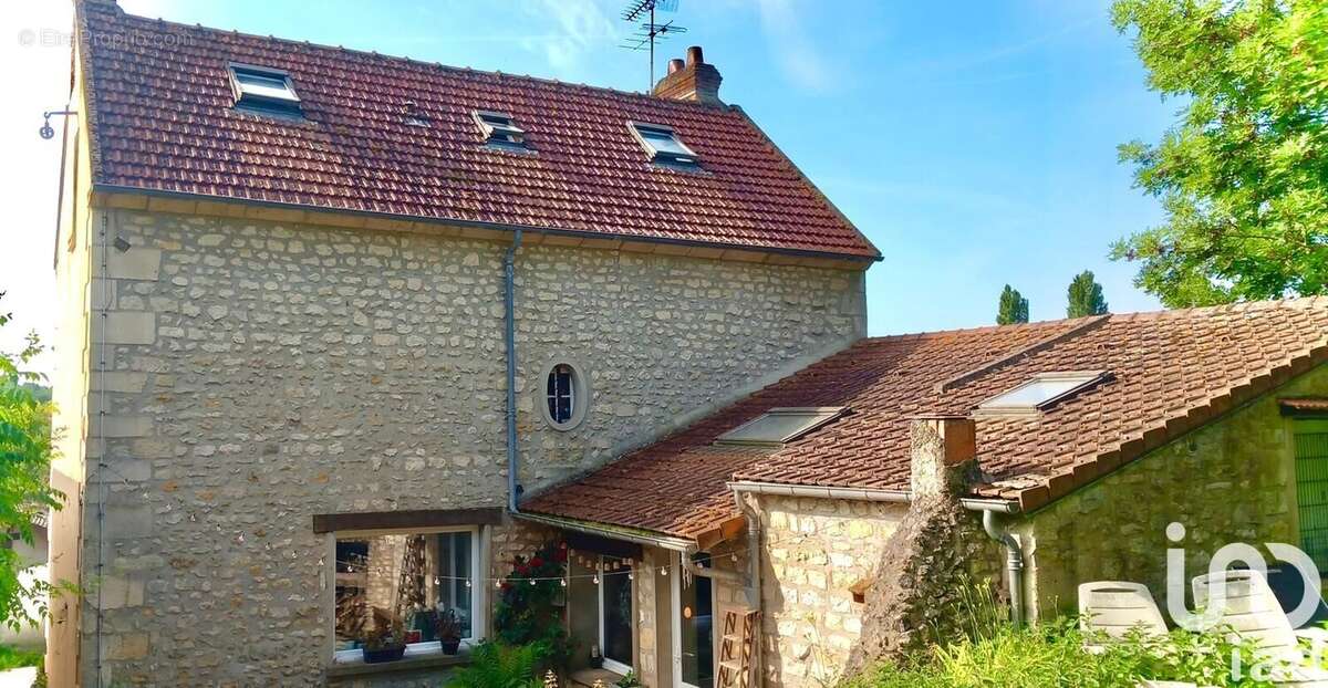 Photo 2 - Maison à VALLANGOUJARD