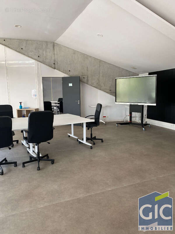 Commerce à HEROUVILLE-SAINT-CLAIR