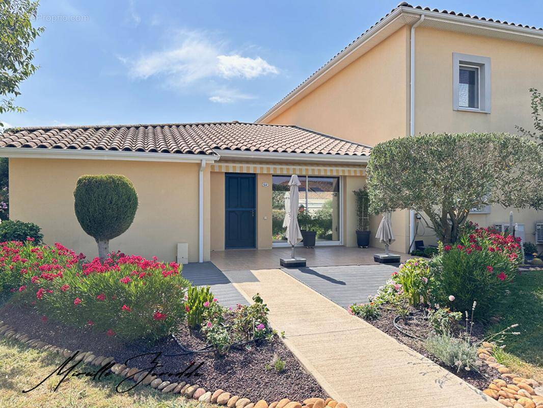 Maison à JONQUIERES-SAINT-VINCENT