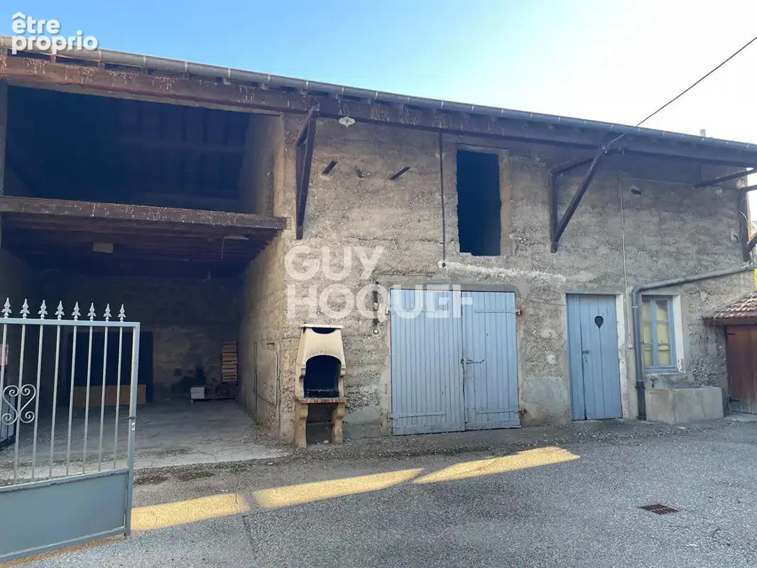 Immeuble avec commerce , logement et dépendance à Saint Laurent de Mure - Réf 4730 - 395 000 - photo 6