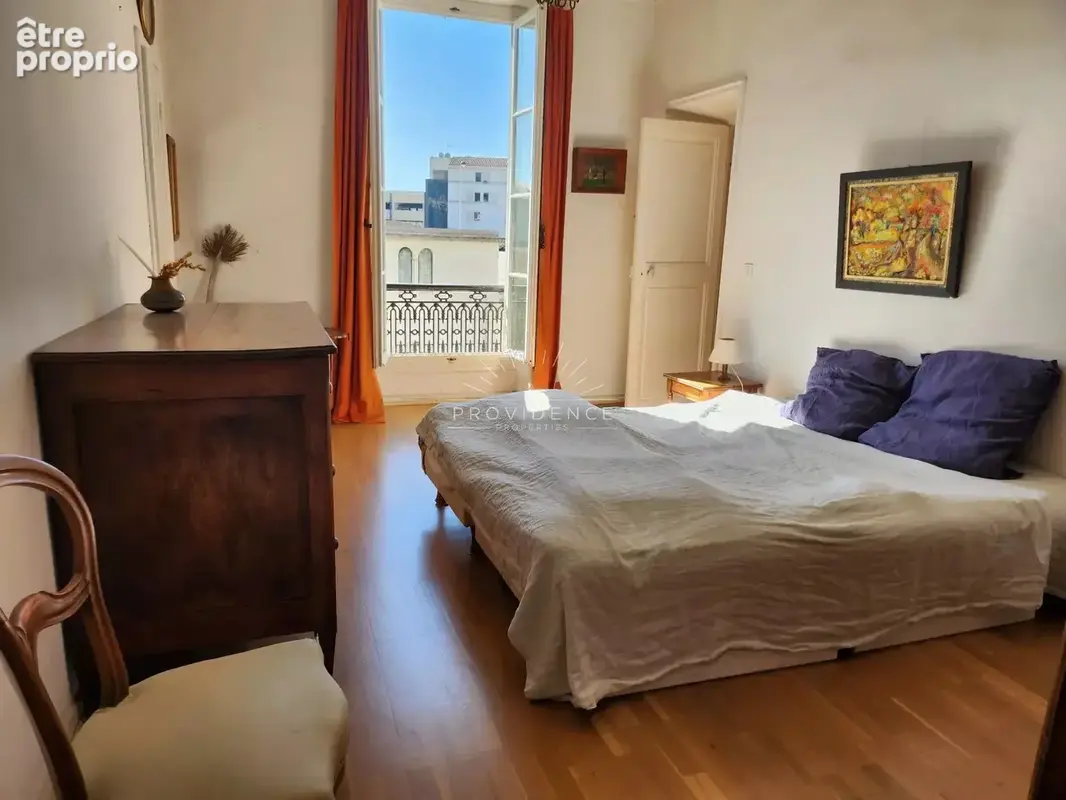 Appartement 4 pièces de 140 m² - Bourgeois avec potentiel, Cannes Centre - photo 8