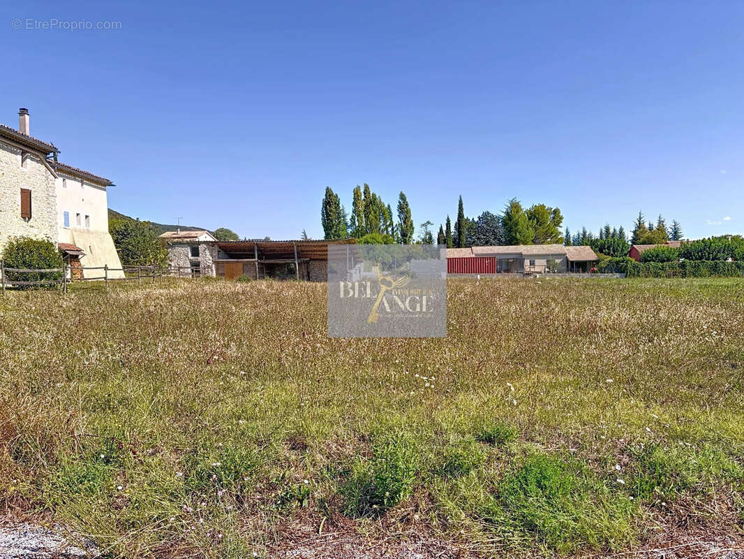 Terrain à VALLON-PONT-D&#039;ARC