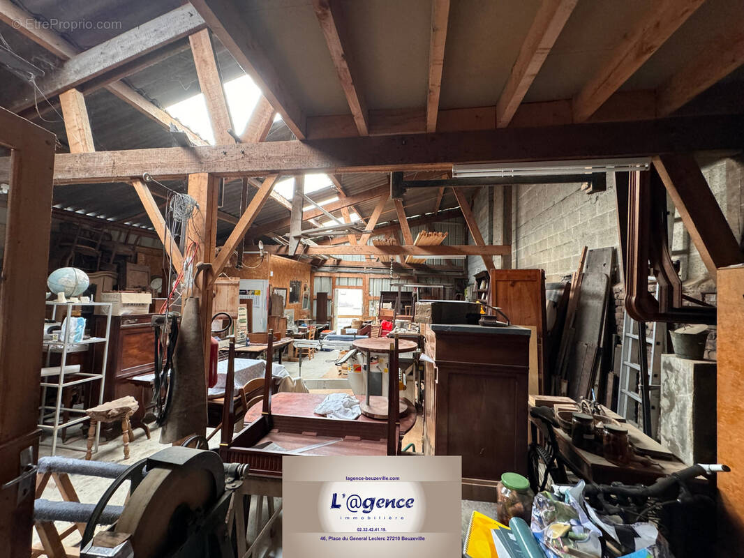 Commerce à BEUZEVILLE