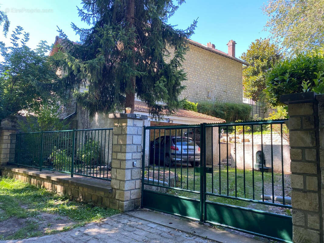 Maison à NESLES-LA-VALLEE