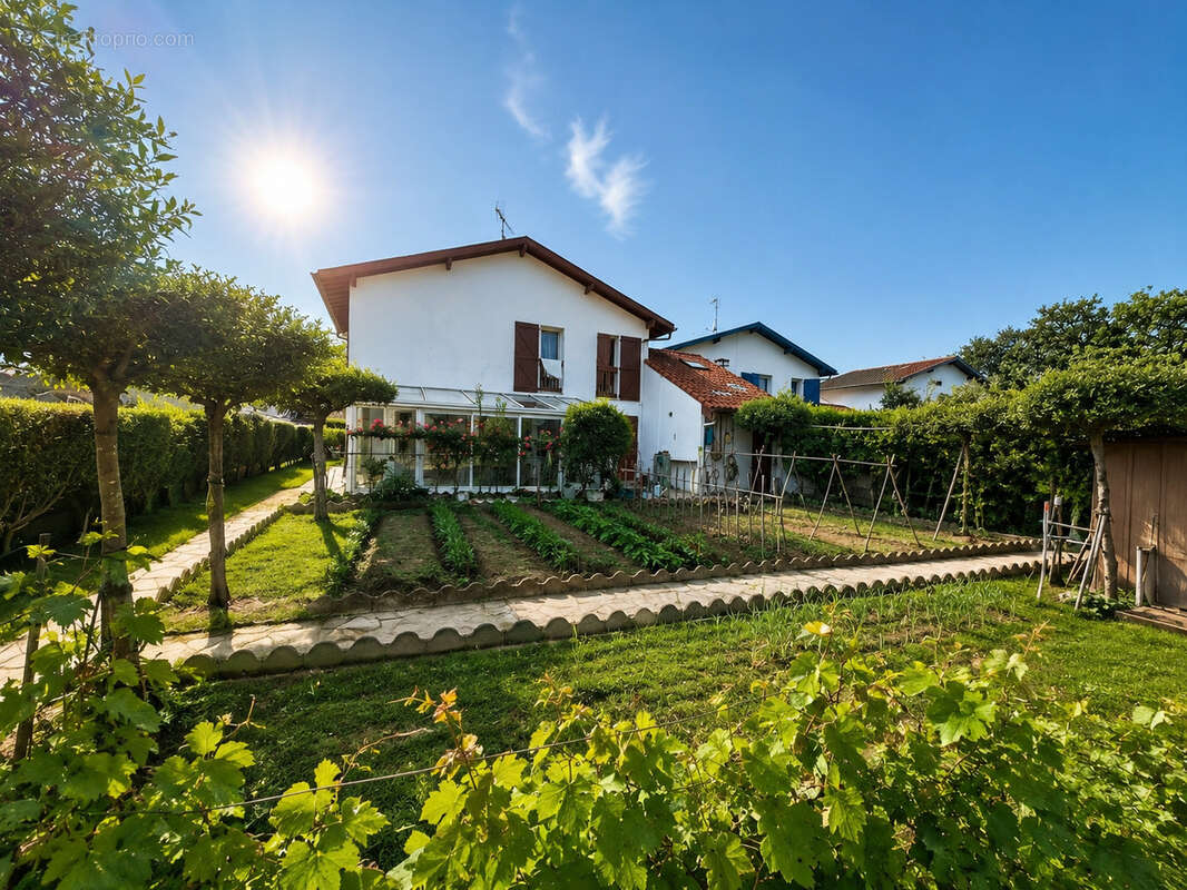 Maison familiale de charme au cœur d’Arcangues - photo 2