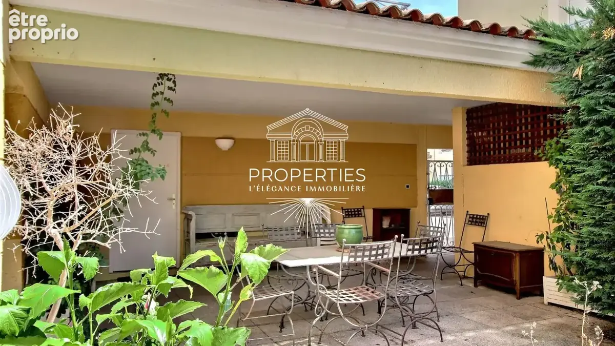 Le lavandou -  centre ville - t5 118 m² - rez de jardin 365m² - garage - photo 1