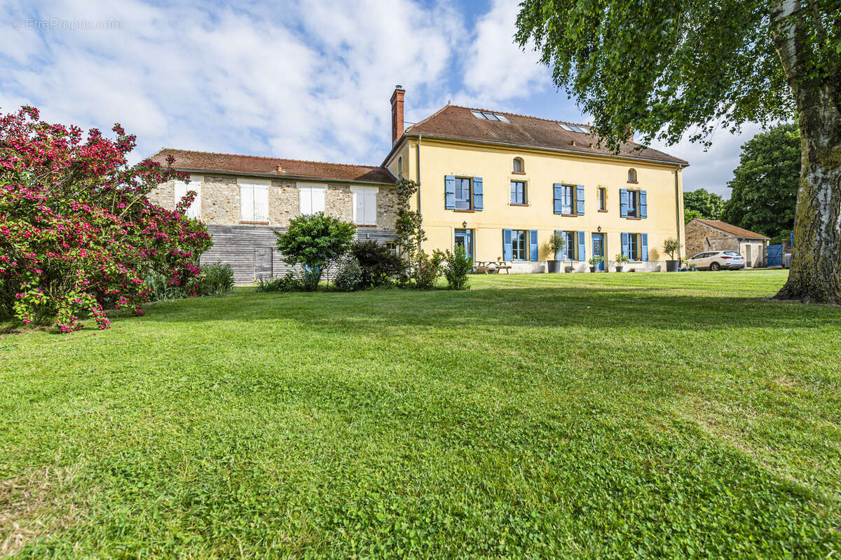 Un Domaine offrant près de 1 400 m2 de bâtis - photo 10