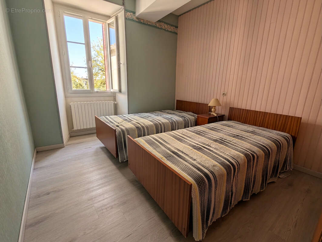 Maison XV° siècle - 6.176 m² de terrain - photo 4