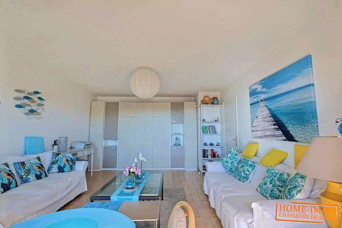 Appartement à VALLAURIS