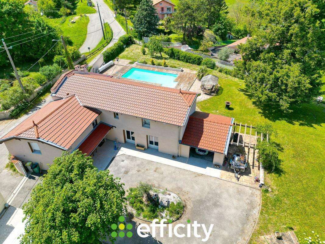 Maison à SAINT-PIERRE-DE-CHANDIEU