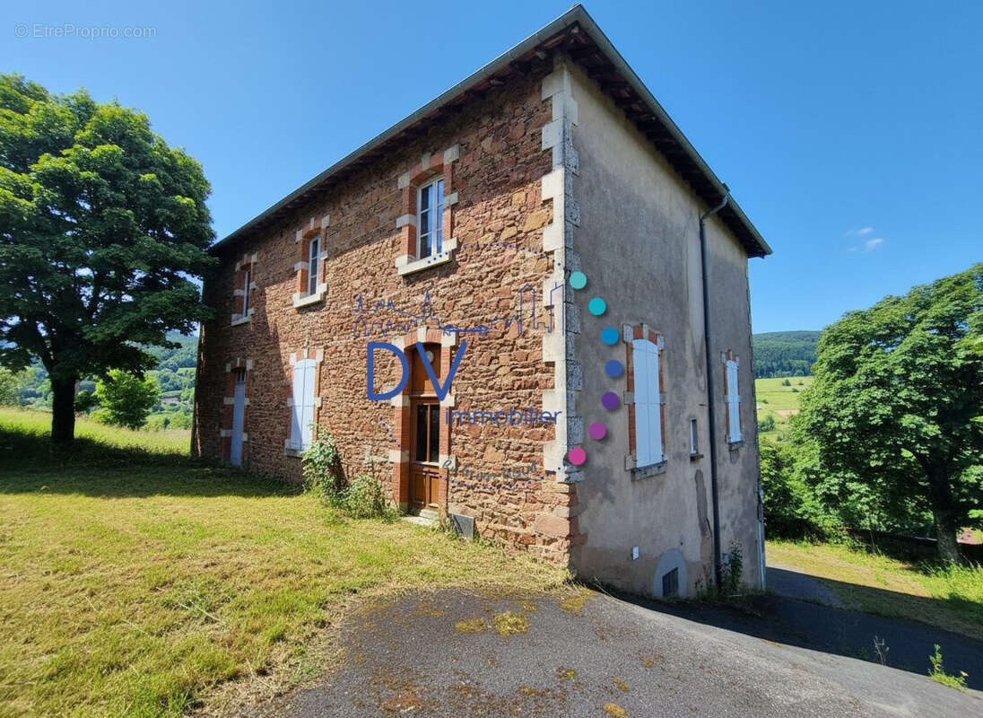 Maison 390 m² à Saint-Just-D'avray  - photo 2