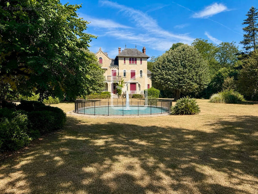 Maison à HAUTEFORT