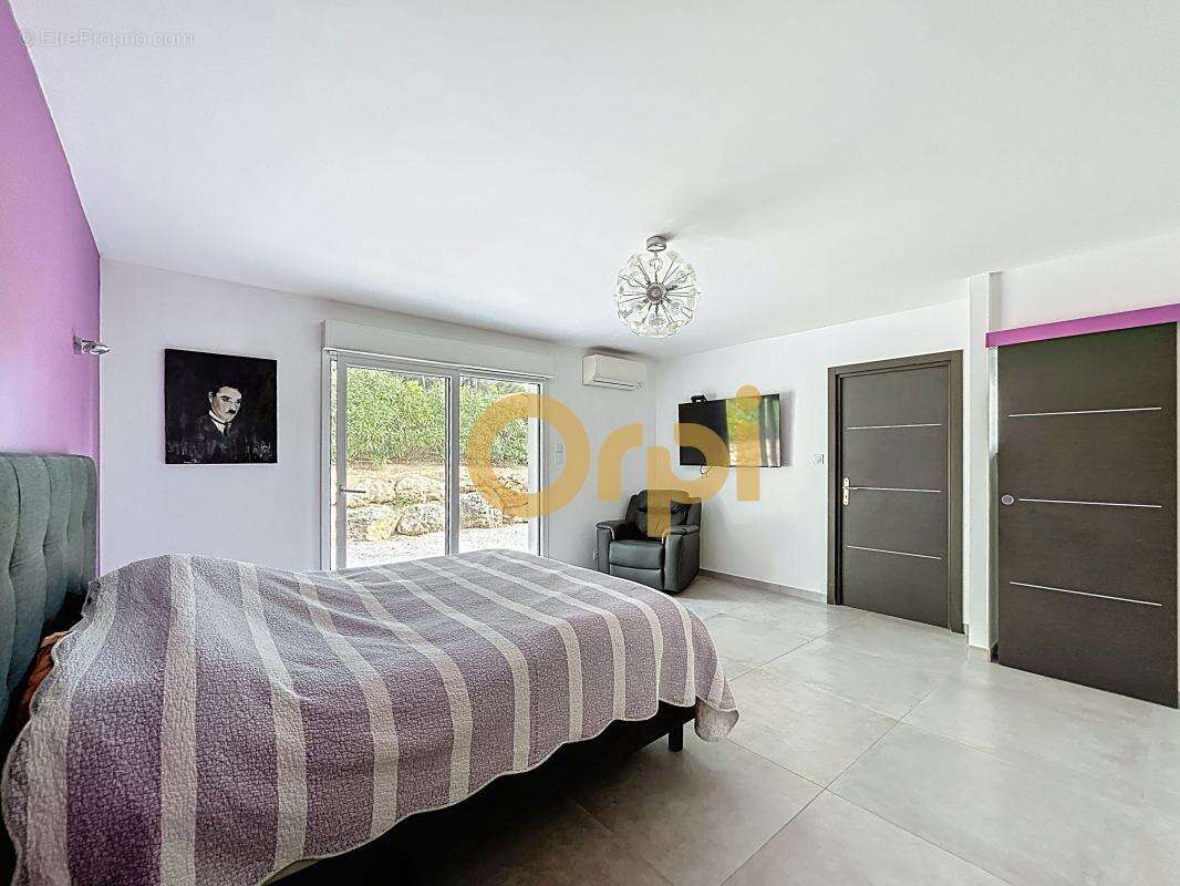 Maison à BAGNOLS-EN-FORET